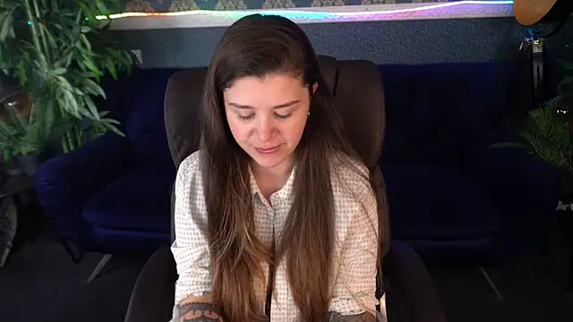 Snapshot of AmellyMilly chatting on 12, 10, 2025 AmellyMilly online show from 12, 10, 2025