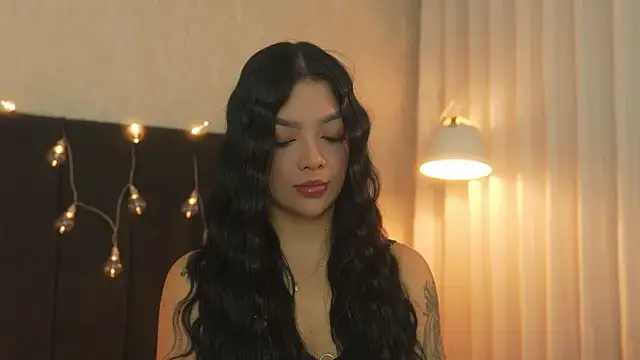 Snapshot of sarah_hiill chatting on 7, 4, 2026 sarah hiill online show from 7, 4, 2026