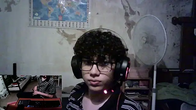 Snapshot of Emv2 chatting on 25, 12, 2024 Emv2 online show from 25, 12, 2024