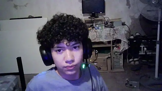 Snapshot of Emv2 chatting on 27, 3, 2026 Emv2 online show from 27, 3, 2026