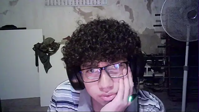 Snapshot of Emv2 chatting on 2, 4, 2026 Emv2 online show from 2, 4, 2026