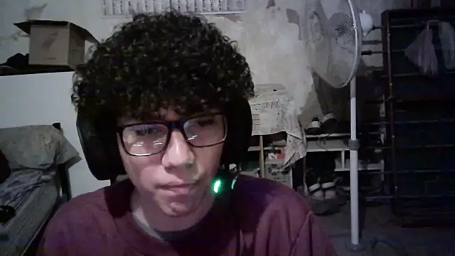 Snapshot of Emv2 chatting on 7, 4, 2026 Emv2 online show from 7, 4, 2026