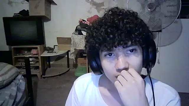 Snapshot of Emv2 chatting on 14, 4, 2026 Emv2 online show from 14, 4, 2026