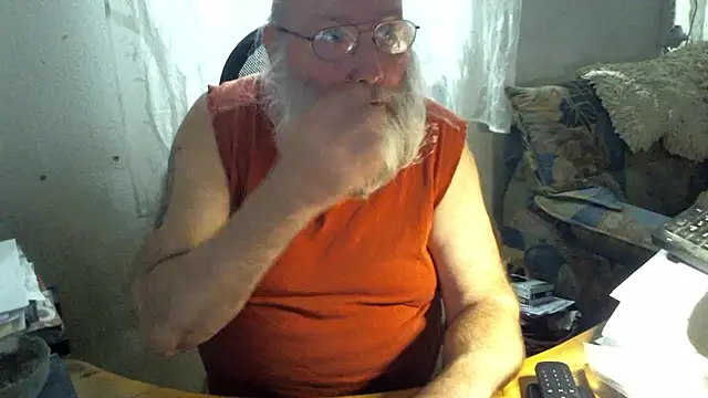Snapshot of SexySantaC chatting on 27, 10, 2025 SexySantaC online show from 27, 10, 2025