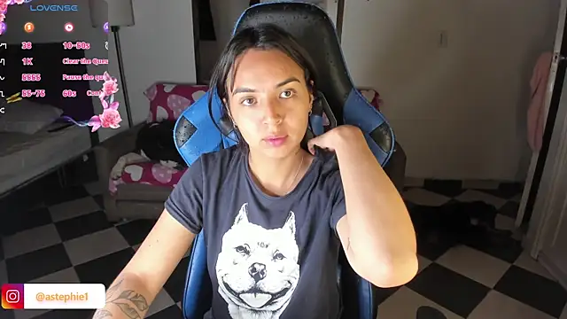Snapshot of Miss_Nicole chatting on 6, 3, 2025 Miss Nicole online show from 6, 3, 2025