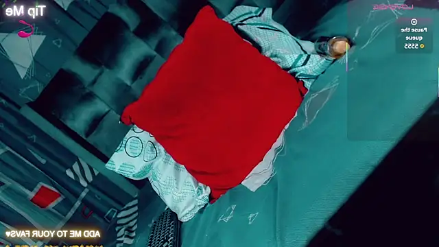 Snapshot of CharlotteBigCock chatting on 30, 4, 2026 CharlotteBigCock online show from 30, 4, 2026