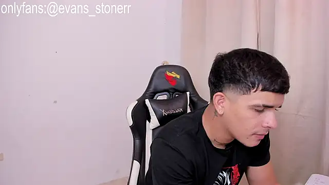 Snapshot of Evan_stoner chatting on 8, 4, 2026 Evan stoner online show from 8, 4, 2026