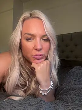 Bustyblondebabe32 online show from 9, 2, 2025