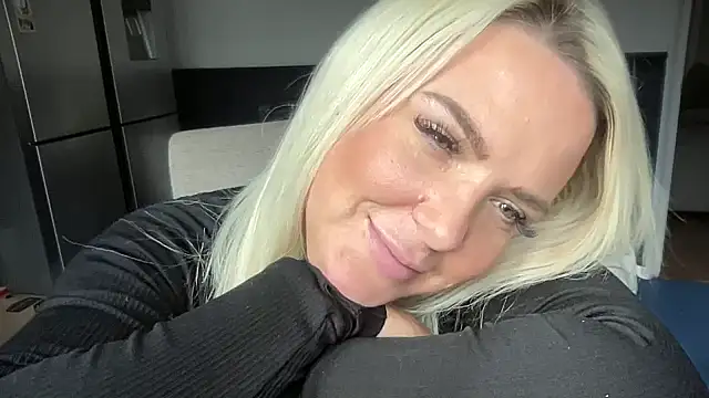 Bustyblondebabe32 online show from 17, 9, 2025