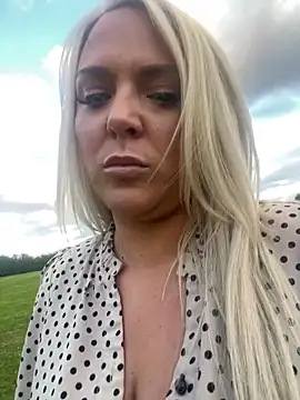 Bustyblondebabe32 online show from 18, 6, 2026