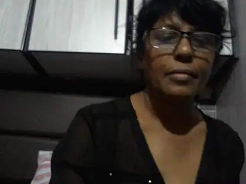 Snapshot of MsAttitude chatting on 1, 4, 2026 MsAttitude online show from 1, 4, 2026