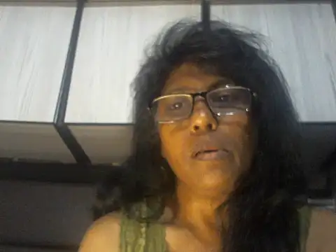 Snapshot of MsAttitude chatting on 6, 4, 2026 MsAttitude online show from 6, 4, 2026