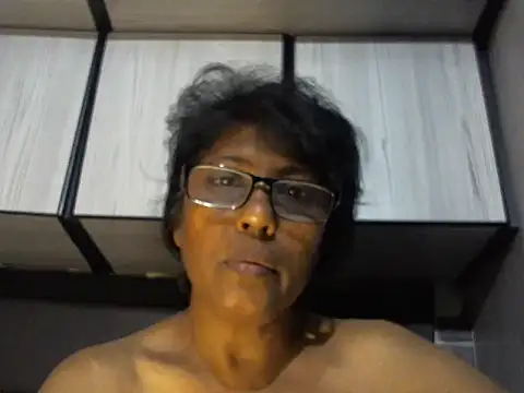 Snapshot of MsAttitude chatting on 7, 4, 2026 MsAttitude online show from 7, 4, 2026