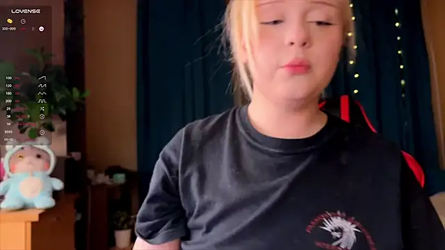 LisaLaas online show from 3, 10, 2025