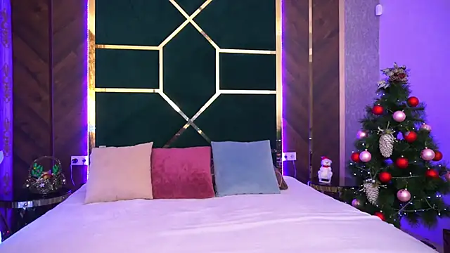 Snapshot of LittleeCutee chatting on 10, 1, 2025 LittleeCutee online show from 10, 1, 2025