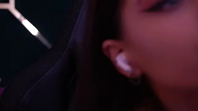 Snapshot of LittleeCutee chatting on 10, 1, 2025 LittleeCutee online show from 10, 1, 2025