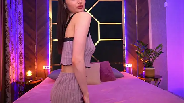 Snapshot of LittleeCutee chatting on 11, 3, 2025 LittleeCutee online show from 11, 3, 2025