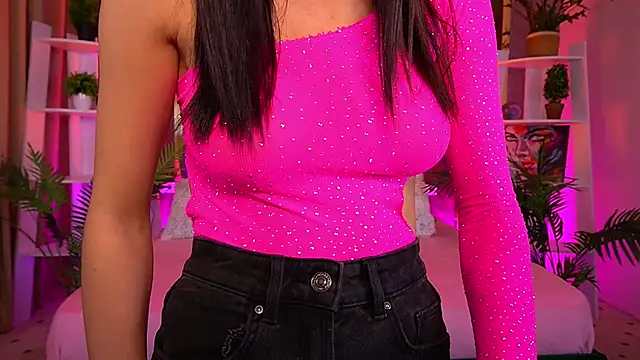 Snapshot of LittleeCutee chatting on 20, 10, 2025 LittleeCutee online show from 20, 10, 2025