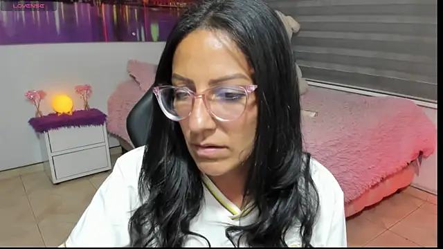 Snapshot of alma_blue chatting on 3, 7, 2026 alma blue online show from 3, 7, 2026