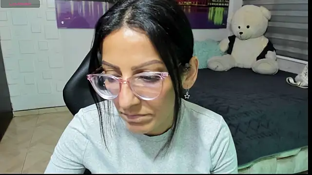 Snapshot of alma_blue chatting on 13, 7, 2026 alma blue online show from 13, 7, 2026