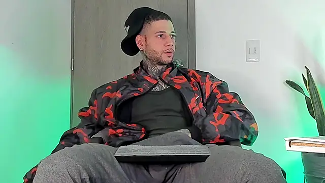  jamesleandros1 online show from 24, 2, 2026