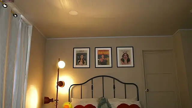 julesbennet online show from 11, 3, 2025