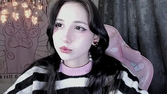 Snapshot of Holy420lolii chatting on 11, 10, 2025 Holy420lolii online show from 11, 10, 2025