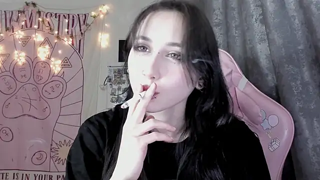 Snapshot of Holy420lolii chatting on 21, 10, 2025 Holy420lolii online show from 21, 10, 2025