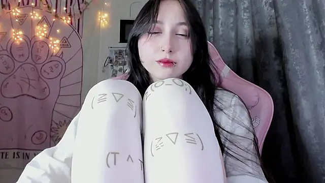 Snapshot of Holy420lolii chatting on 23, 10, 2025 Holy420lolii online show from 23, 10, 2025