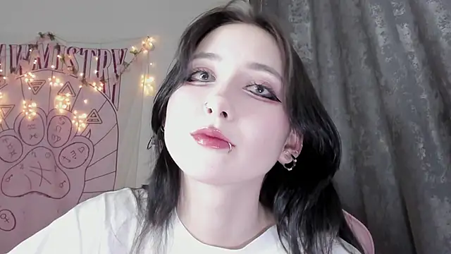 Snapshot of Holy420lolii chatting on 25, 10, 2025 Holy420lolii online show from 25, 10, 2025