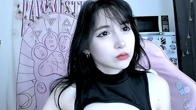 Holy420lolii online show from 22, 7, 2026