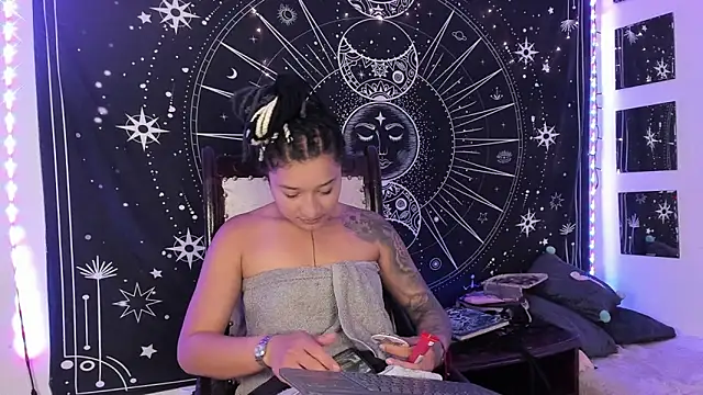 Snapshot of Eva_Lee_ chatting on 1, 10, 2025 Eva Lee online show from 1, 10, 2025