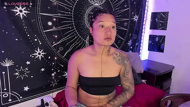 Snapshot of Eva_Lee_ chatting on 15, 10, 2025 Eva Lee online show from 15, 10, 2025