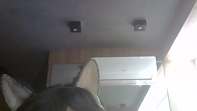 Skinny-Kitten online show from 8, 6, 2026