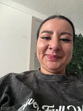 Abril Luv online show from 15, 12, 2025