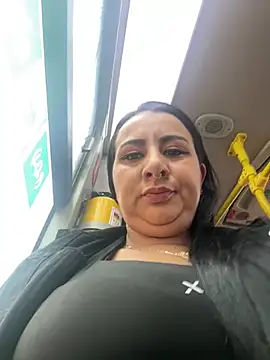 Abril Luv online show from 6, 5, 2026