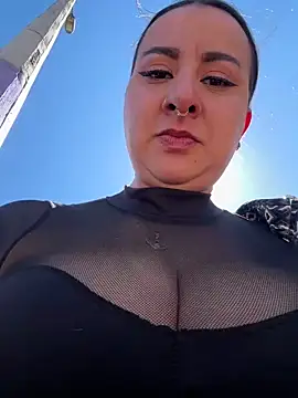 Abril Luv online show from 9, 5, 2026