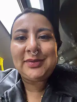 Abril Luv online show from 12, 6, 2026