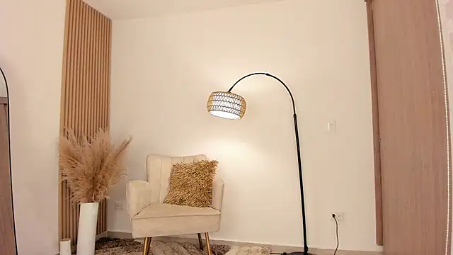 Snapshot of wandathompson_ chatting on 28, 10, 2025 wandathompson online show from 28, 10, 2025