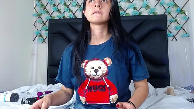 EmmaWilliamss online show from 19, 11, 2025