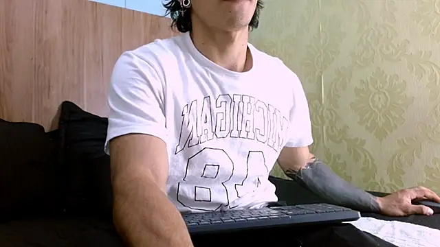 AlbertBernal69 online show from 11, 1, 2025