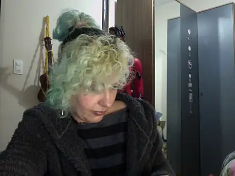 Snapshot of MariLouM chatting on 25, 6, 2026 MariLouM online show from 25, 6, 2026