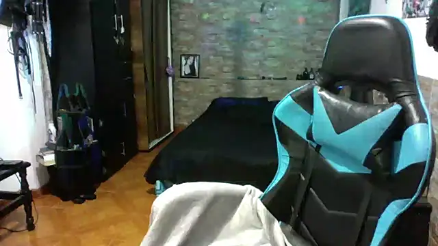 Snapshot of AngelaQueen_ chatting on 8, 9, 2025 AngelaQueen  online show from 8, 9, 2025