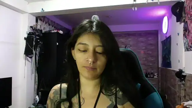 Snapshot of AngelaQueen_ chatting on 18, 9, 2025 AngelaQueen  online show from 18, 9, 2025