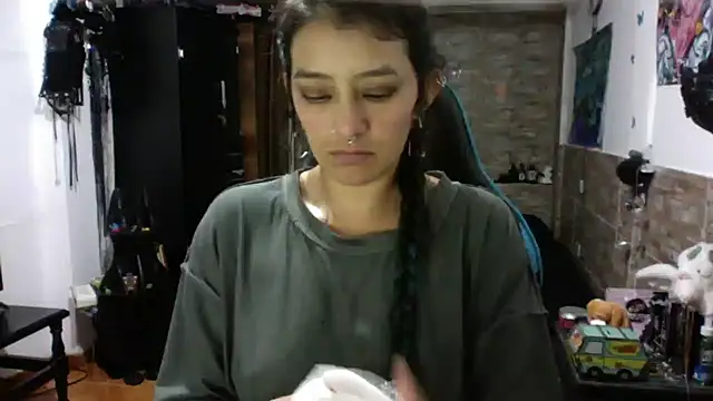 Snapshot of AngelaQueen_ chatting on 8, 10, 2025 AngelaQueen  online show from 8, 10, 2025