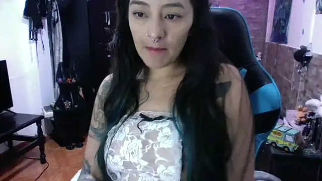 Snapshot of AngelaQueen_ chatting on 17, 10, 2025 AngelaQueen  online show from 17, 10, 2025