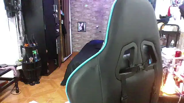 AngelaQueen  online show from 4, 12, 2025