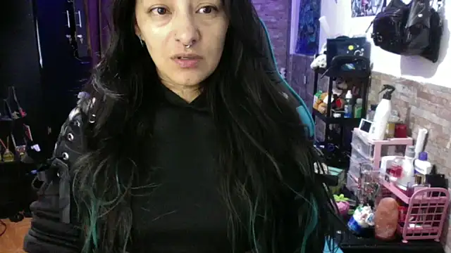 Snapshot of AngelaQueen_ chatting on 11, 6, 2026 AngelaQueen online show from 11, 6, 2026