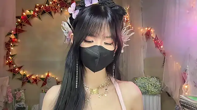 Snapshot of Your-Sunshine chatting on 5, 10, 2025 Your-Sunshine online show from 5, 10, 2025