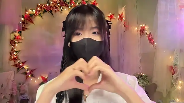 Snapshot of Your-Sunshine chatting on 8, 10, 2025 Your-Sunshine online show from 8, 10, 2025